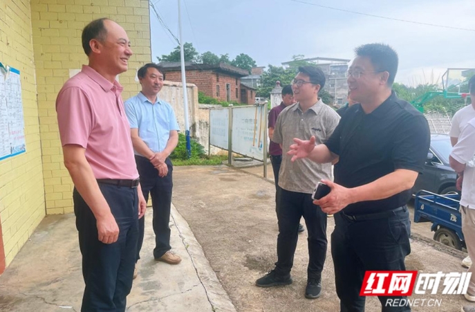 永州职院附属医院到宁远县桑梓头村开展乡村振兴专题调研